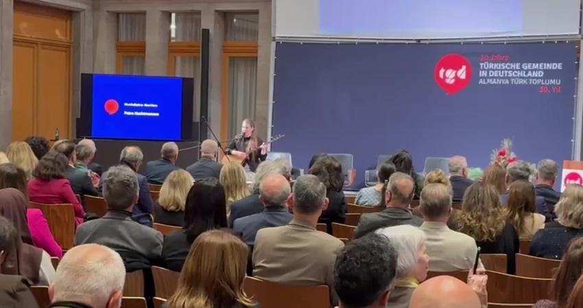 Almanya Türk Toplumu, kuruluşunun 30. yılını Berlin’de düzenlenen törenle kutladı.