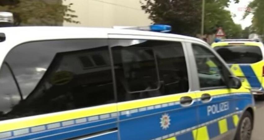 Almanya’nın Lünen kentinde 34 yaşındaki bir erkek, komşusunu sokak ortasında