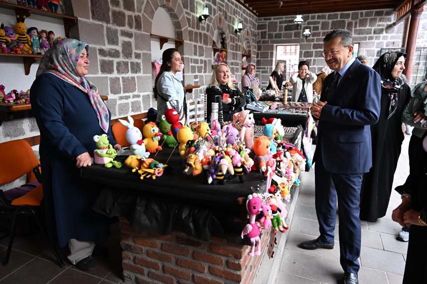 Altındağlı kadınların el emeği ürünlerini kazanca dönüştürdüğü “El Ürünleri Satış