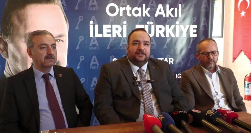 Anahtar Parti Adıyaman İl Başkanı Emircan Ahmet Alsan: Yerinde dönüşüm kapsamında müteahhitlerin yarım bıraktığı inşaatlar devlet eliyle tamamlanmalı Anahtar Parti Adıyaman İl Başkanlığı, Anahtar Parti Genel Başkanı