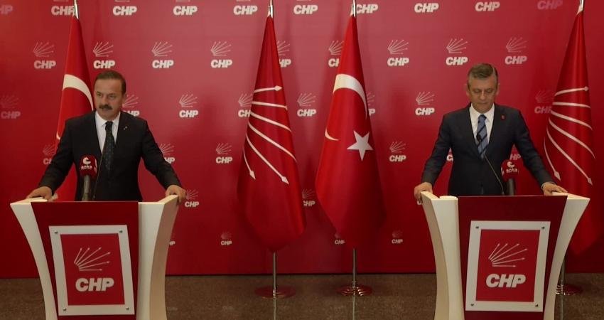 Anahtar Parti Genel Başkanı Ağıralioğlu: Yanlış olduğunu düşündüğümüz her şeyin karşısına bir şuurla, iradeyle çıkacağız Anahtar Parti Genel Başkanı Yavuz Ağıralioğlu, "Bugün Öcalan'la konuşmaya karar