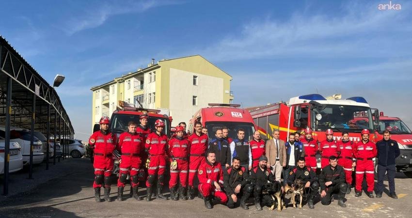 Ankara Büyükşehir Belediyesi, afetlerde risk azaltma, tatbikat ve planlama süreçlerine devam ediyor Ankara Büyükşehir Belediyesi, afetlere hazırlık çalışmaları kapsamında kent genelinde iki