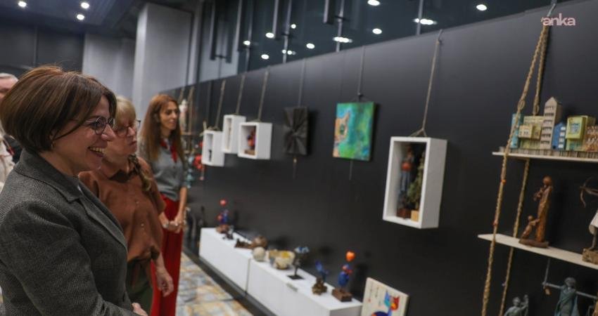 Atık malzemelerden oluşan “Atıklardan Harikalara” sergisi, Maltepeliler ile buluştu Maltepe Belediyesi Yaşar Kemal Kültür Merkezi’nde atık malzemelerin sanat eserlerine