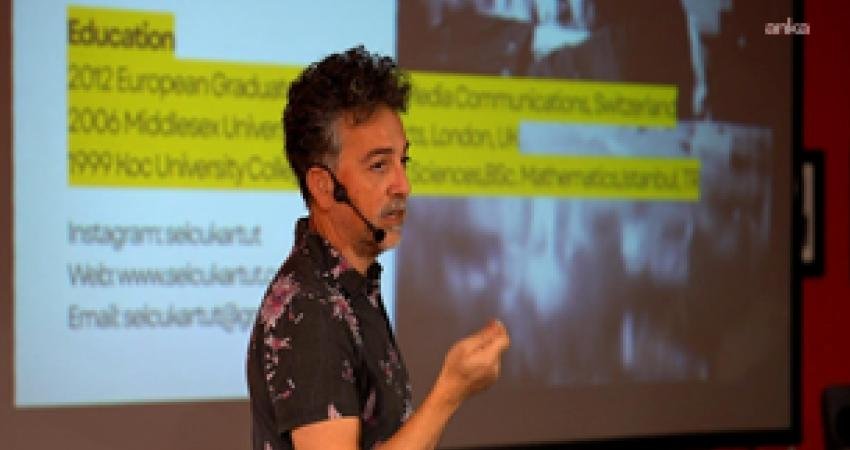 İzmir Büyükşehir Belediyesi tarafından, Refik Anadol’un “Şifanın Algısı” ve “Makine