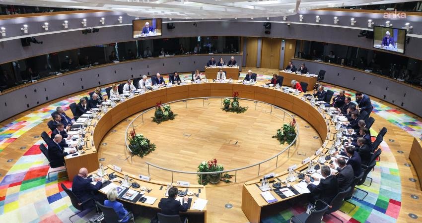 Avrupa Birliği (AB) liderleri, Ukrayna'nın Rusya'ya karşı savunmasını finanse etmek