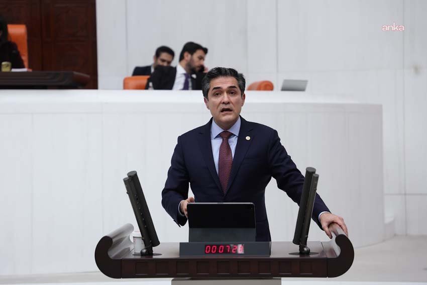 İYİ Partili Kavuncu: PKK’nın bağlı bulunduğu KCK’nın tüm organlarıyla feshedildiğine dair bir durum ortada görmüyoruz İYİ Parti Grup Başkanvekili Buğra Kavuncu, TBMM Genel Kurulu'nda yaptığı