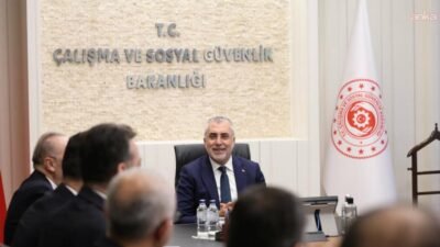 Çalışma ve Sosyal Güvenlik Bakanı Vedat Işıkhan, Türk Eczacıları Birliği Başkanı