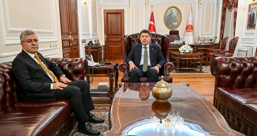 Adalet Bakanı Yılmaz Tunç, Yargıtay Cumhuriyet Başsavcısı Muhsin Şentürk'le bakanlıkta bir