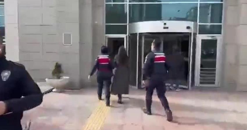 İçişleri Bakanı Ali Yerlikaya, "Ankara'nın Etimesgut ilçesinde, anneleriyle birlikte evlerine