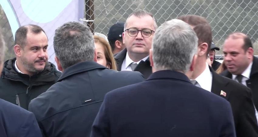 Balıkesir Büyükşehir Belediyesi’nden can dostlar için sıcak yuva… “Yeniköy Can Dost Doğal Yaşam Alanı” hizmete açıldı Balıkesir Büyükşehir Belediyesi, AFAD tarafından tahsis edilen, ömrünü tamamlayan ve