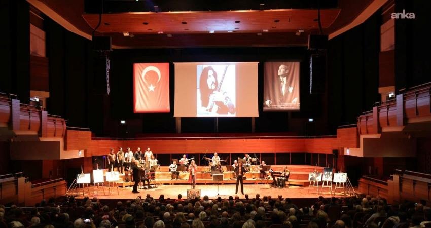 Barış Manço, İzmir’de şarkılarıyla anıldı Usta sanatçı Barış Manço, İzmir Büyükşehir Belediyesi Ahmed Adnan Saygun