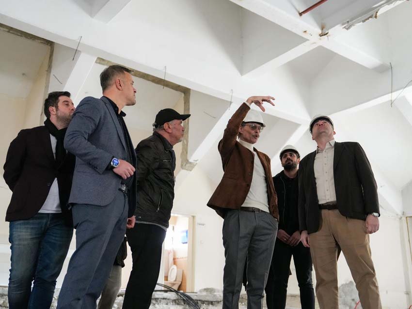 Etimesgut Belediye Başkanı Erdal Beşikçioğlu, ilçe genelindeki saha incelemelerine ara