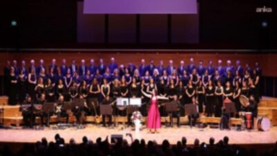 Türk Halk Müziği’nin efsane ismi 84 yaşındaki Bedia Akartürk, İzmir