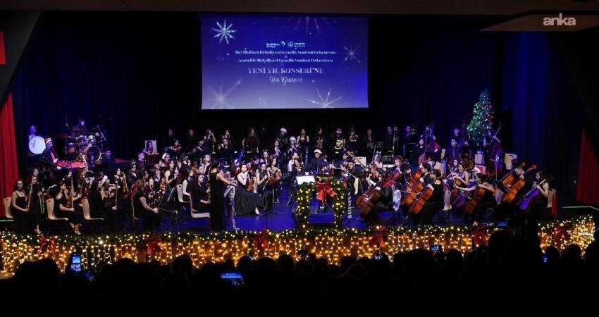 Beylikdüzü Belediyesi ev sahipliğinde düzenlenen Yılbaşı Konseri’nde Beylikdüzü ve Ataşehir