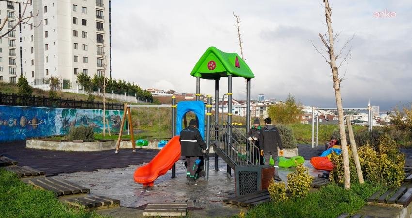 Beylikdüzü Yakuplu Mahallesi’nde bulunan Ahi Evran Parkı’nda ciddi hasara yol