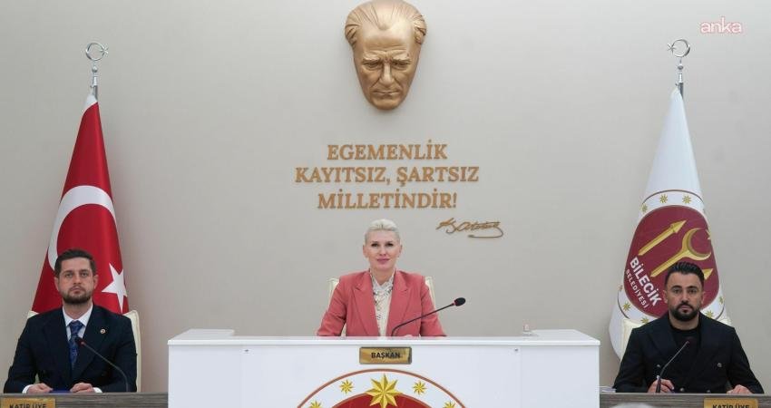 Bilecik Belediye Başkanı Subaşı: “Bilecikspor’a sahip çıkalım, ama bunu ayrışarak değil birleşerek yapalım” Bilecik Belediye Başkanı Melek Mızrak Subaşı, Bilecikspor’a gerçek anlamda sahip