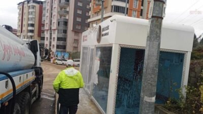 Bilecik Belediyesi Temizlik İşleri Müdürlüğü ekipleri, şehir genelindeki bekleme duraklarında kapsamlı