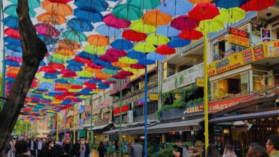 Biraz “Milliyetçilik” Lütfen! Artık kente daha az iniyorum. Kentlerimiz hızla değişiyor, gelişiyor, güzelleşiyor.