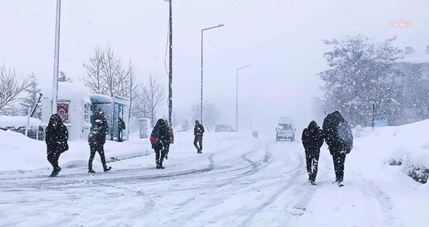 Bitlis Valiliği, yoğun kar yağışı ve sabah saatlerinde beklenen buzlanma