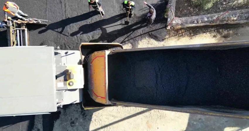 Bodrum Belediye Başkanı Mandalinci, Yokuşbaşı Mahallesi’nde devam eden çalışmaları inceledi Yokuşbaşı Mahallesi’nde gerçekleştirilen sıcak asfalt çalışmasını yerinde inceleyen Bodrum Belediye