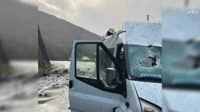 Artvin'de dün geceden bu yana etkisini sürdüren yağmur nedeniyle kopan