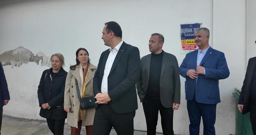 Bornova Belediye Başkanı Eşki, Çamdibi’nde incelemelerde bulundu Bornova Belediye Başkanı Ömer Eşki, Çamdibi Burak Reis Caddesi’nde esnaf