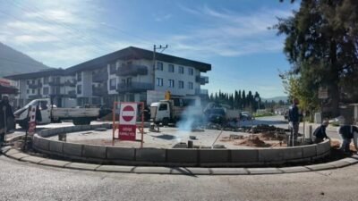 Bornova Belediyesi, Pınarbaşı 7004 Sokak’ta trafik sıkışıklığını ve kazaları azaltmak