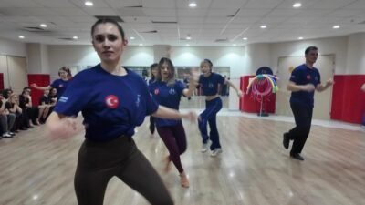 Bornova Belediyesi Altındağ Atatürk STK Yerleşkesi’nden yararlanan Ege Latin Dansları