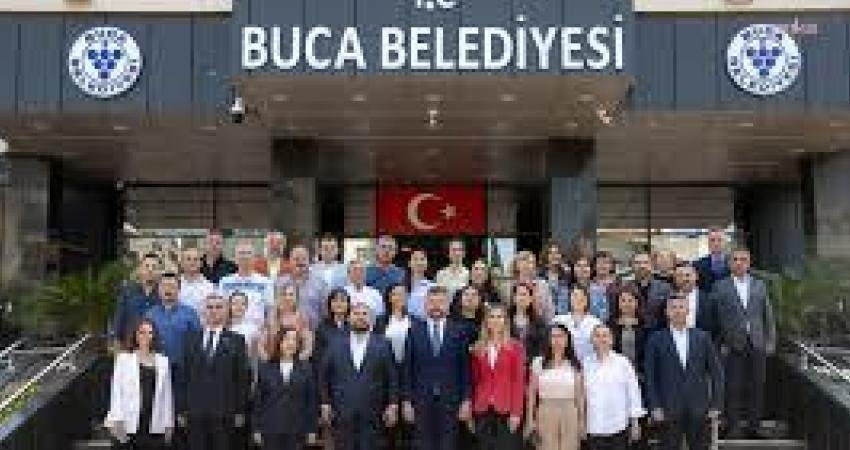 İzmir’in Buca ilçesinde maaş ve sosyal hak ödemelerinin yapılmaması nedeniyle