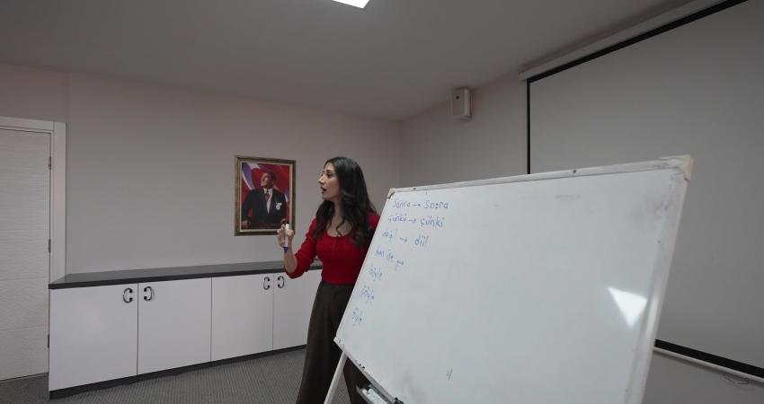 Buca Belediyesi, meslek edindirmeye yönelik eğitimlerine bir yenisini daha ekleyerek