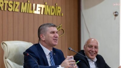 Burdur Belediye Başkanı Ali Orkun Ercengiz, 35 mahalle muhtarıyla bir