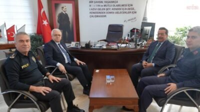 Burhaniye Belediye Başkanı Ali Kemal Deveciler, Kaymakam Cumali Atilla, İlçe Emniyet