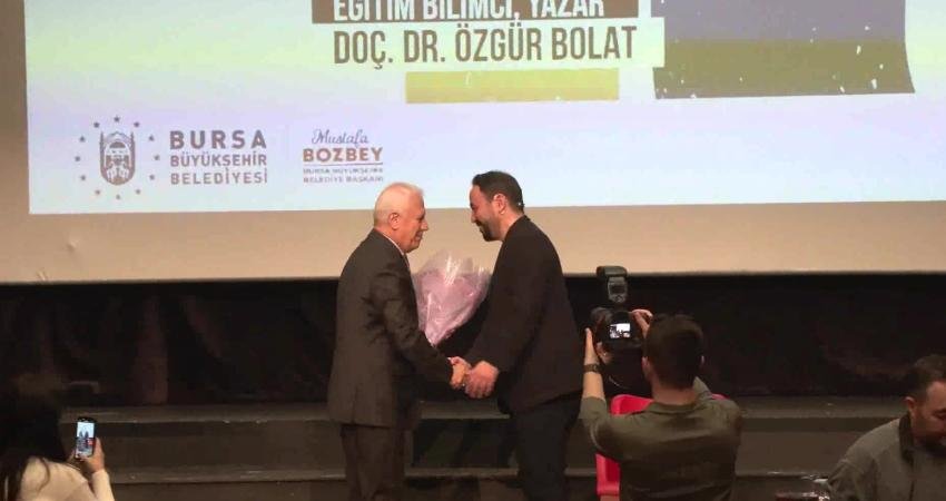 Bursa Büyükşehir Belediyesi tarafından düzenlenen "Yetenek Nasıl Gelişir?" söyleşisinde, çocukların ve