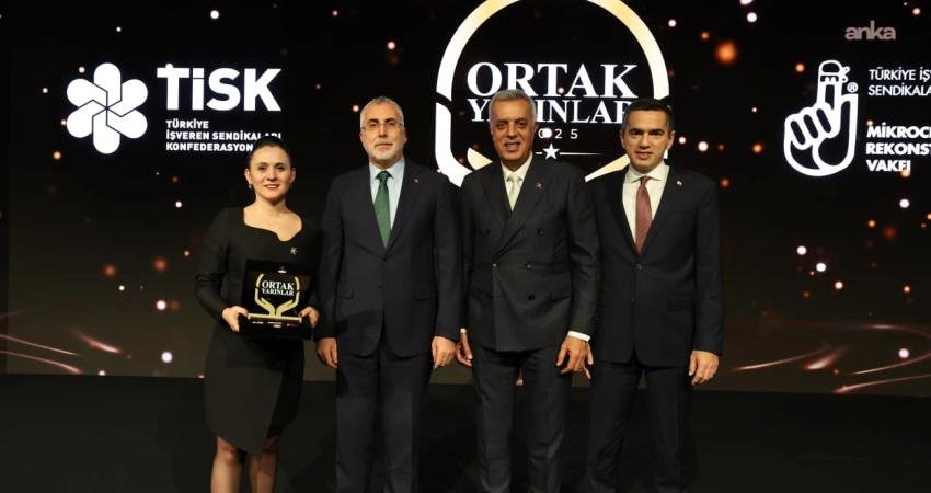 Bursa Büyükşehir Belediyesi’nin “Mor Haritam” dijital uygulamasına Ankara’da ödül Bursa Büyükşehir Belediyesi’nin toplumsal cinsiyet eşitliği odaklı dijital uygulaması "Mor