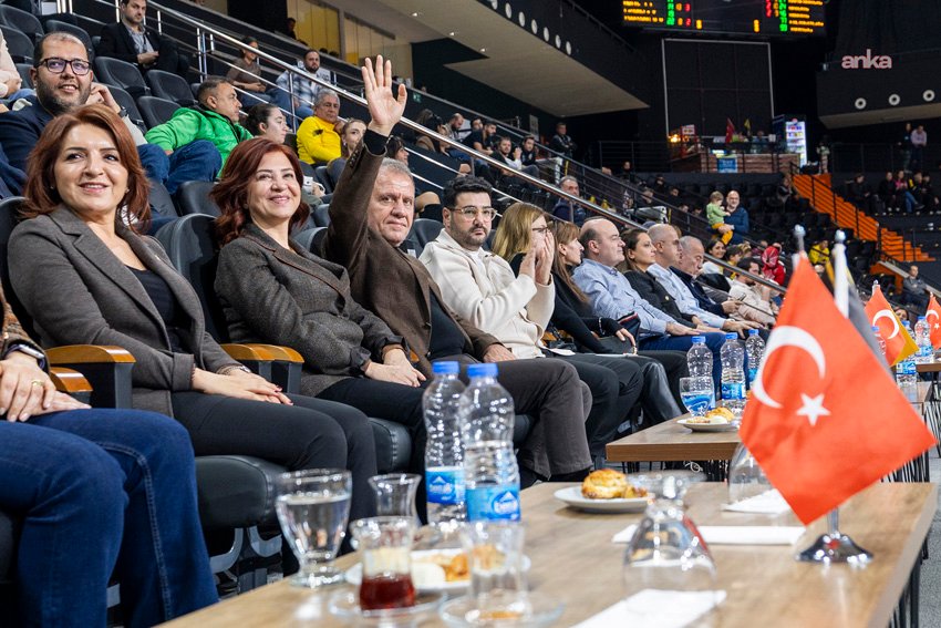 Mersin Büyükşehir Belediye Başkanı Vahap Seçer, Mersin Spor Kulübü’nün (MSK)