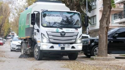 Çankaya Belediyesi, ilçe genelinde yürüttüğü rutin temizlik çalışmalarıyla daha sağlıklı