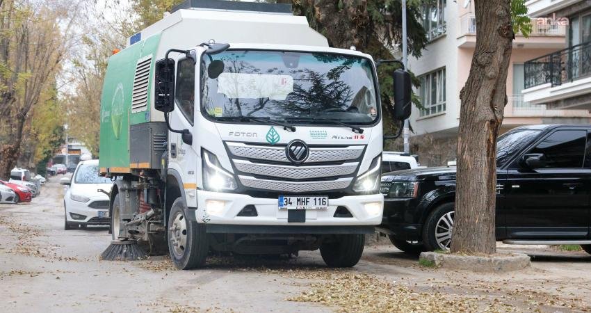 Çankaya Belediyesi, ilçe genelinde yürüttüğü rutin temizlik çalışmalarıyla daha sağlıklı