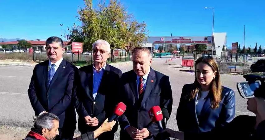 CHP Genel Başkan Yardımcısı Zeybek: “Cezaevi koşulları Muhittin Başkan’ın sağlığını ciddi biçimde tehdit etmekte” Tutuklu Antalya Büyükşehir Belediye Başkanı Muhittin Böcek'i ziyaret eden CHP