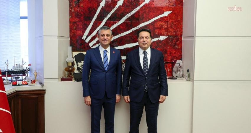 CHP lideri Özel, Esenyurt Belediye Başkanı Özer ile görüştü CHP Genel Başkanı Özgür Özel, CHP Genel Merkezi'nde Esenyurt Belediye