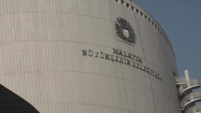 CHP Malatya İl Başkanı Barış Yıldız, Malatya Büyükşehir Belediyesi'nin bina