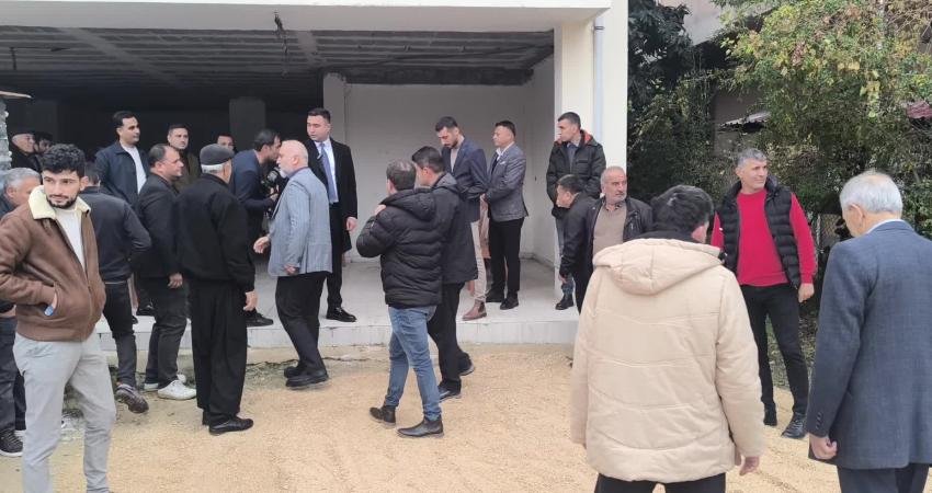 Osmaniye'nin Kadirli ilçesinde Belediye Başkanı Mustafa Mert Olcar, vatandaşların problemlerini