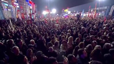 CHP Genel Başkanı Özgür Özel, partisinin Güngören mitinginde, "Öğrenci kurtulmadan