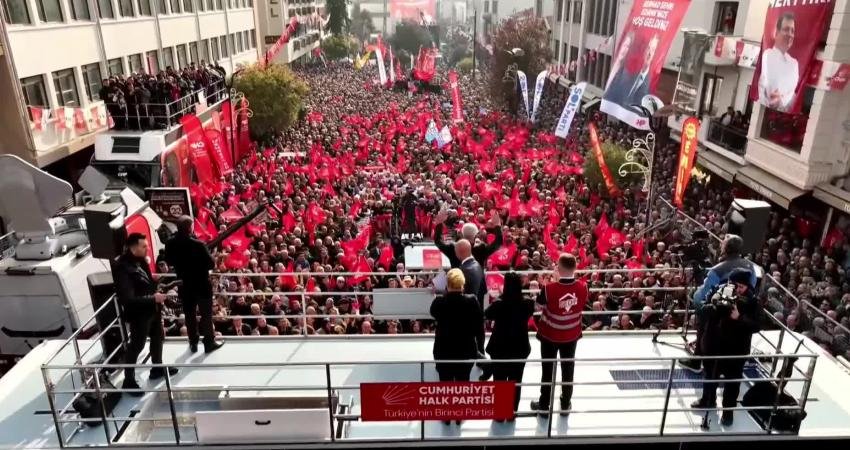 CHP’nin “Millet İradesine Sahip Çıkıyor” mitingi… Ekrem İmamoğlu: “Milletimiz bir an önce sandığa gitmek ve bir avuç insanın çıkarı için kurulmuş bu adaletsiz rejime son vermek için gün sayıyor” CHP’nin Edirne’deki “Millet İradesine Sahip Çıkıyor” mitingine mektup gönderen CHP’nin