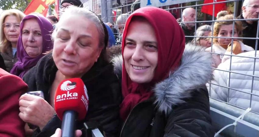 CHP’nin “Millet İradesine Sahip Çıkıyor” mitingi… Miting katılan vatandaşlar: “Hukuk bitmiştir, onu istiyoruz. Bir de emeklilerin maaşını istiyoruz” CHP’nin Edirne’de düzenlediği "Millet İradesine Sahip Çıkıyor" mitingine katılan vatandaşlar,