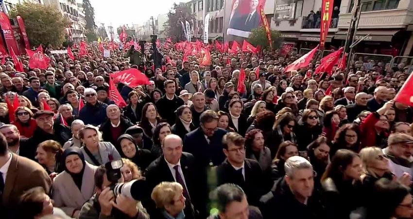 CHP’nin “Millet İradesine Sahip Çıkıyor” mitingi… Özgür Özel: “Koca Sinan’ın eserini muhafaza edemiyorsun, muhafazakar siyasetçiyim diye milletin duygularıyla oynuyorsun” CHP Genel Başkanı Özgür Özel, "Selimiye Camii, Edirne'mizin gözbebeği Koca