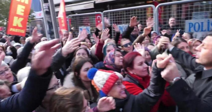 CHP’nin “Millet İradesine Sahip Çıkıyor” mitingi…Özgür Çelik: İtirafçılar oluşturularak bir iddianame yazıldığını verileriyle beraber kamuoyuyla paylaşacağız CHP İstanbul İl Başkanı Özgür Çelik, "İstanbul'da sahada ve sokakta,