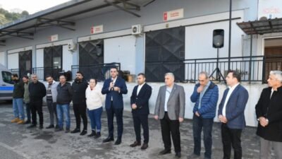 Yeni yıl öncesi belediye çalışanlarıyla bir araya gelen Çiğli Belediye