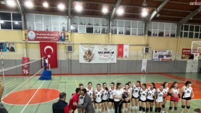 Çiğli Belediyesi Spor Kulübü’nün altyapı voleybol takımları kendi kategorilerinde liglerinde