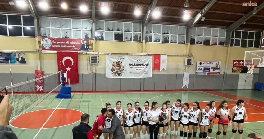 Çiğli Belediyesi Spor Kulübü’nün altyapı voleybol takımları kendi kategorilerinde liglerinde
