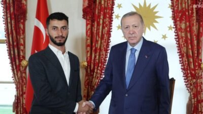 Cumhurbaşkanı Recep Tayyip Erdoğan, Filistinli yönetmen Basel Adra'yı Dolmabahçe Ofisi’nde